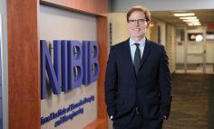 Bruce J. Tromberg, Ph.D., asumió la dirección del NIBIB en enero de 2019.